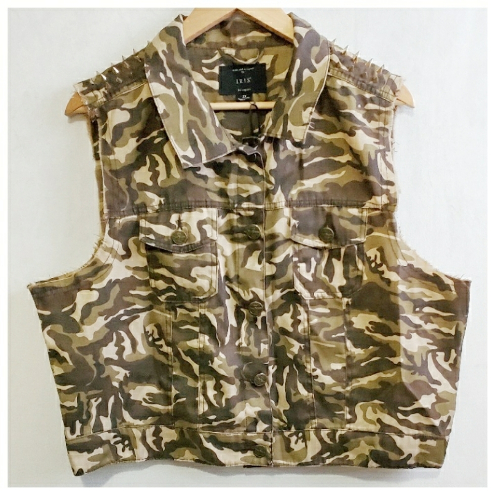 NWOT Iris los Angeles studded vest